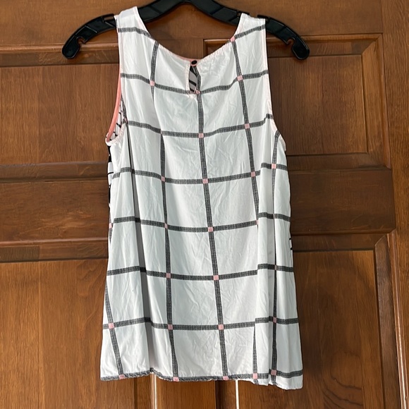 Ella Moss Sweet Top looks cute with white or black denim - Picture 5 of 9